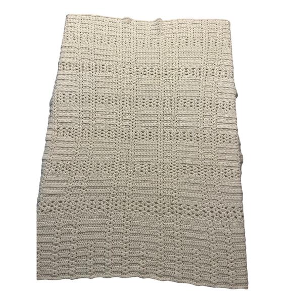 Hand crocheted heirloom blanket creamy white silver flecks Baby shower gift EUC - Picture 4 of 7